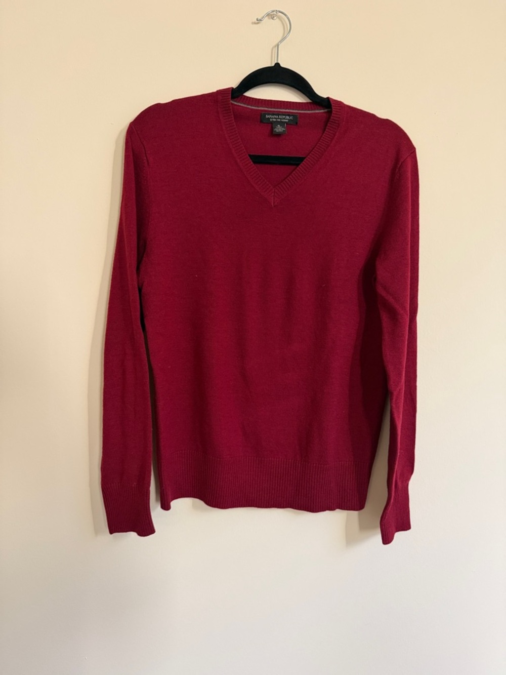 Banana Republic Men's V-Neck Sweater - Wine Red